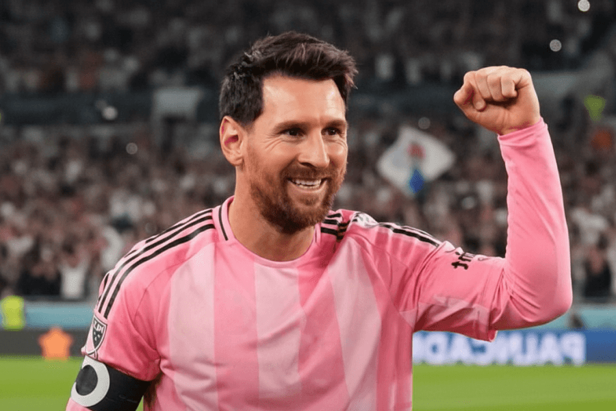 Lionel Messi saluant les supporters lors d’un match au Camp Nou